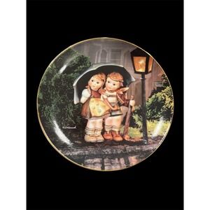 1992 Danbury Mint M.I. Hummel‎ Little Companions - Stormy Weather ML 487